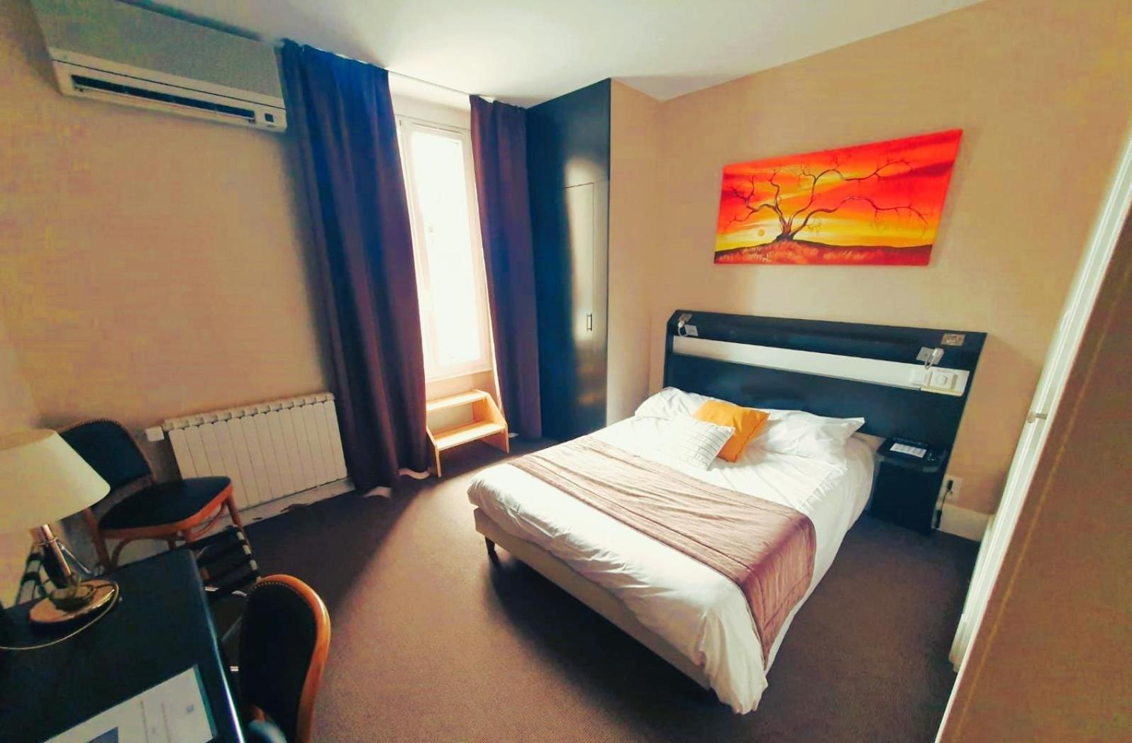Logis Hotel Des Bourbons Montluçon Kültér fotó