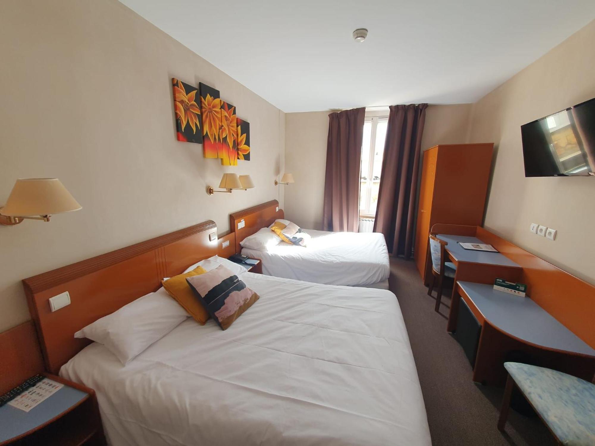 Logis Hotel Des Bourbons Montluçon Kültér fotó