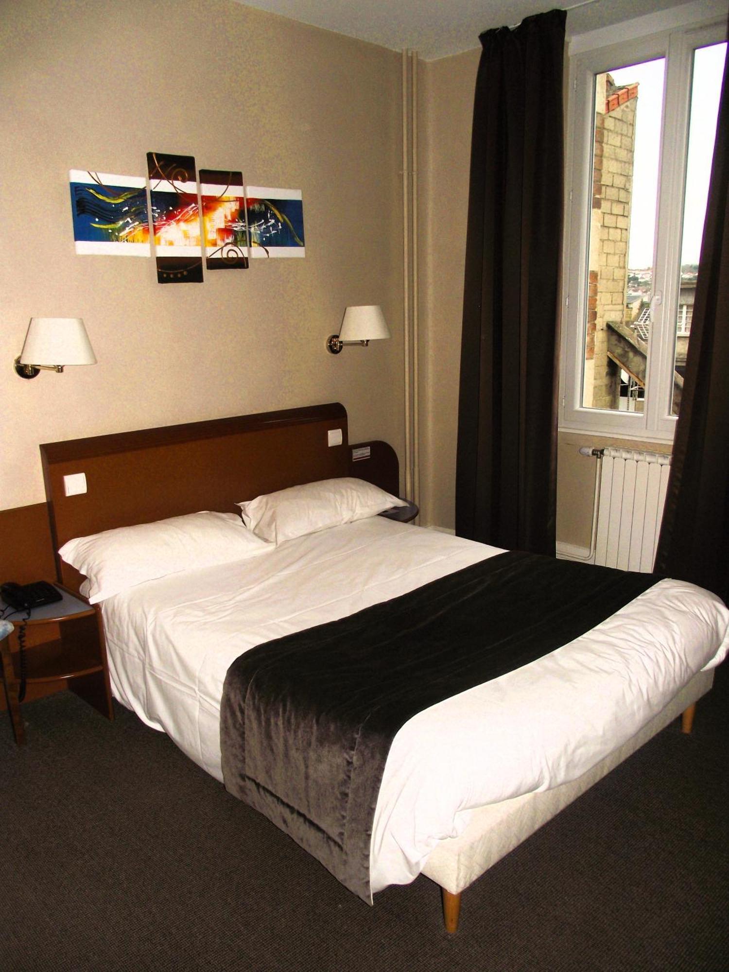 Logis Hotel Des Bourbons Montluçon Kültér fotó