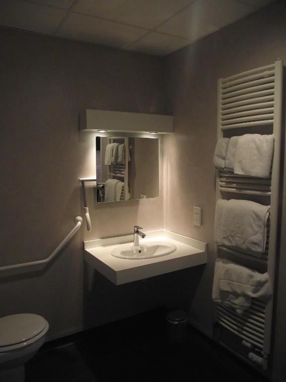 Logis Hotel Des Bourbons Montluçon Kültér fotó